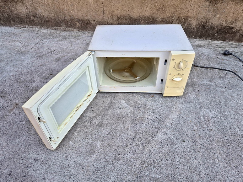 horno microondas plastico metal 28x49x36 1u